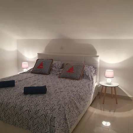 Apartman Sukosan Apartamento